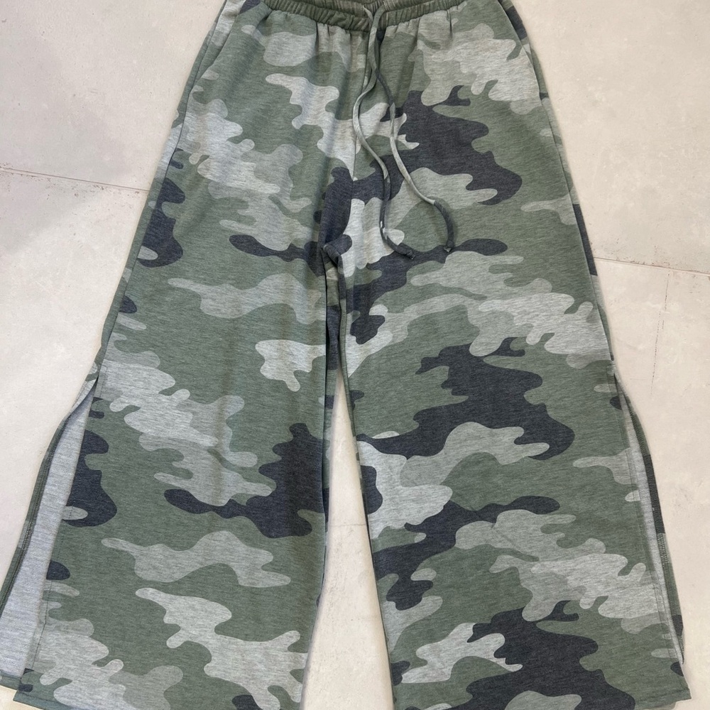 Three Bird Nest Camo Ankle-Length Wide Leg Pants in Green